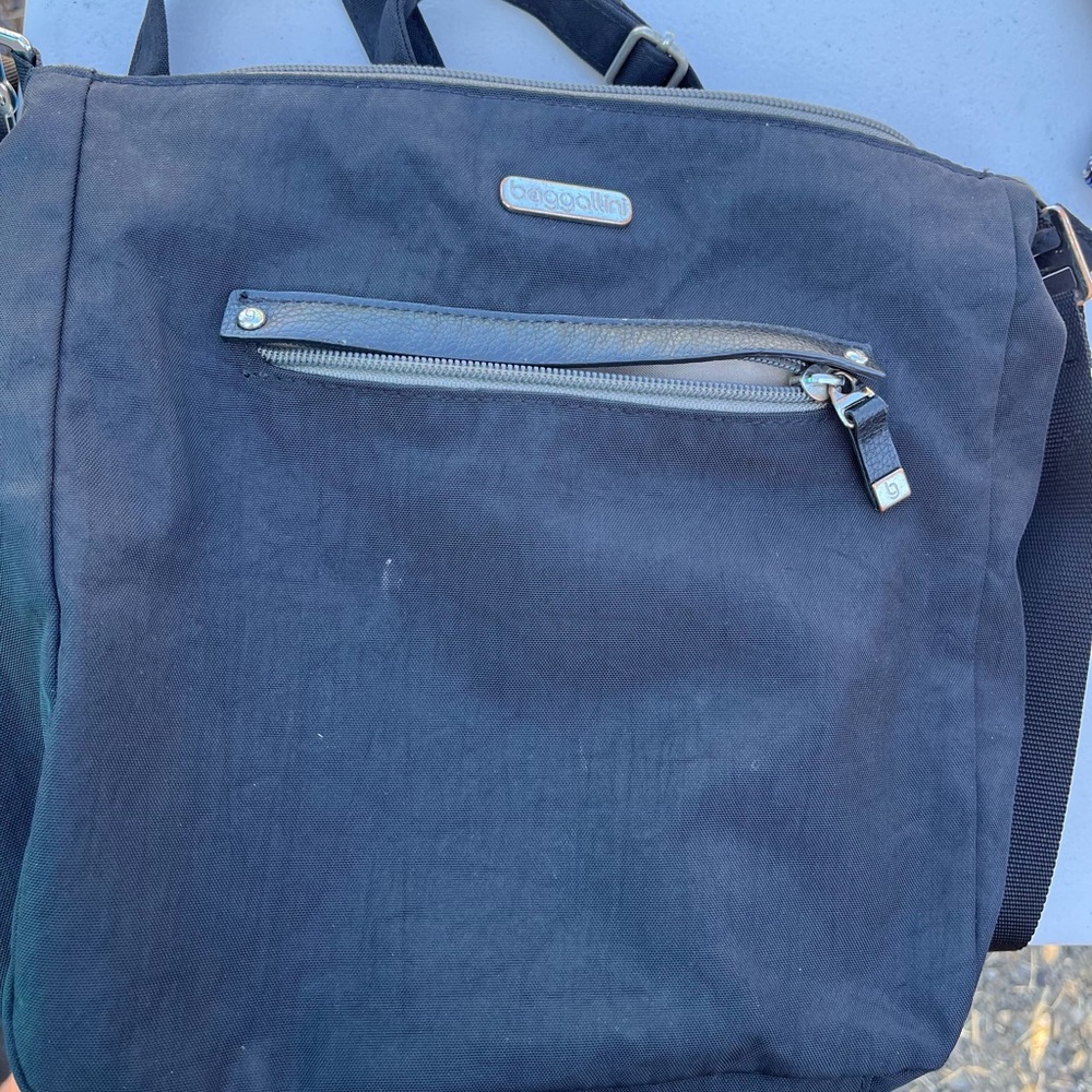 baggallini 9"x9" crossbody bag